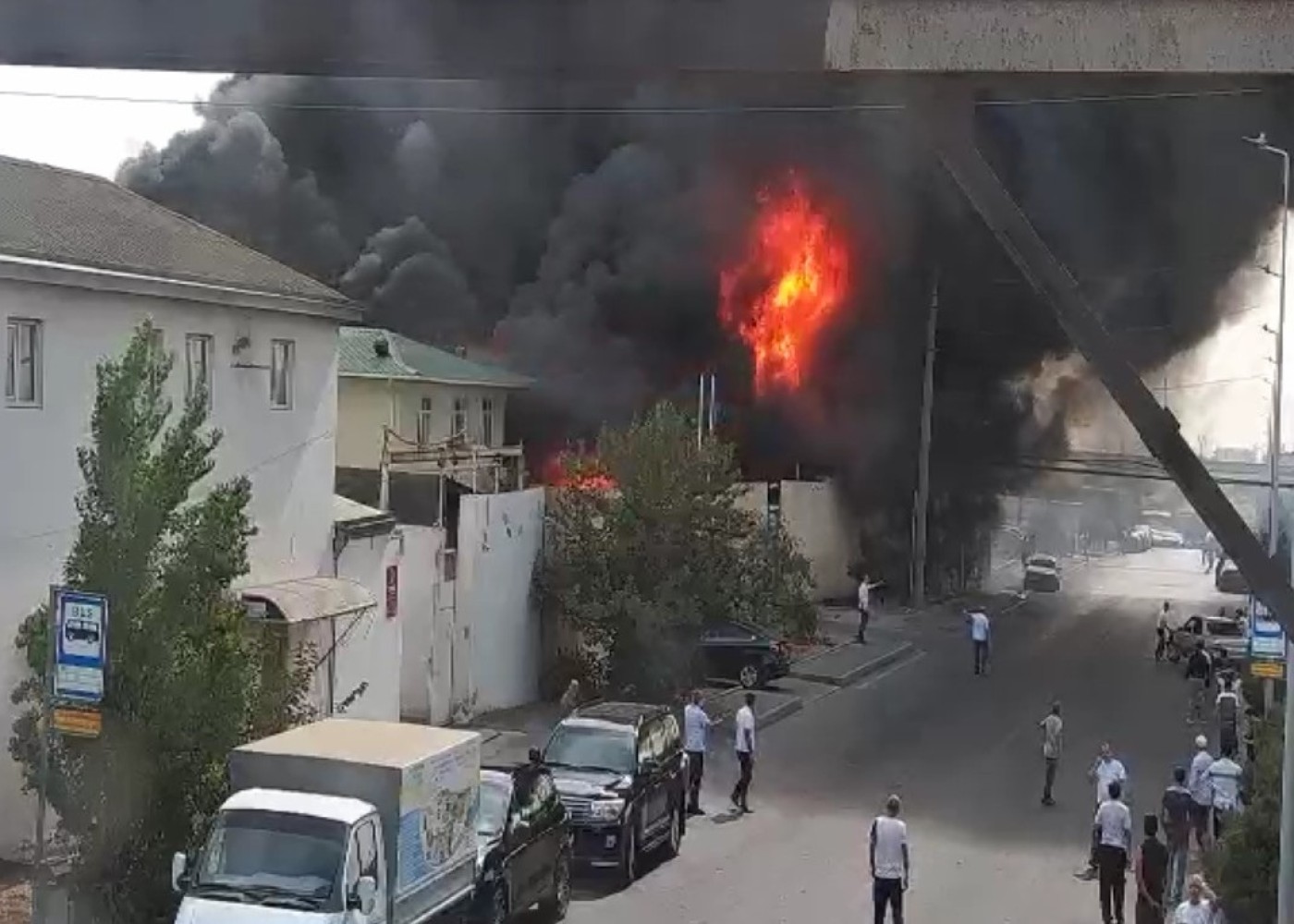 Bakıda güclü yanğın başladı- Yola məhdudiyyət qoyuldu (FOTO)